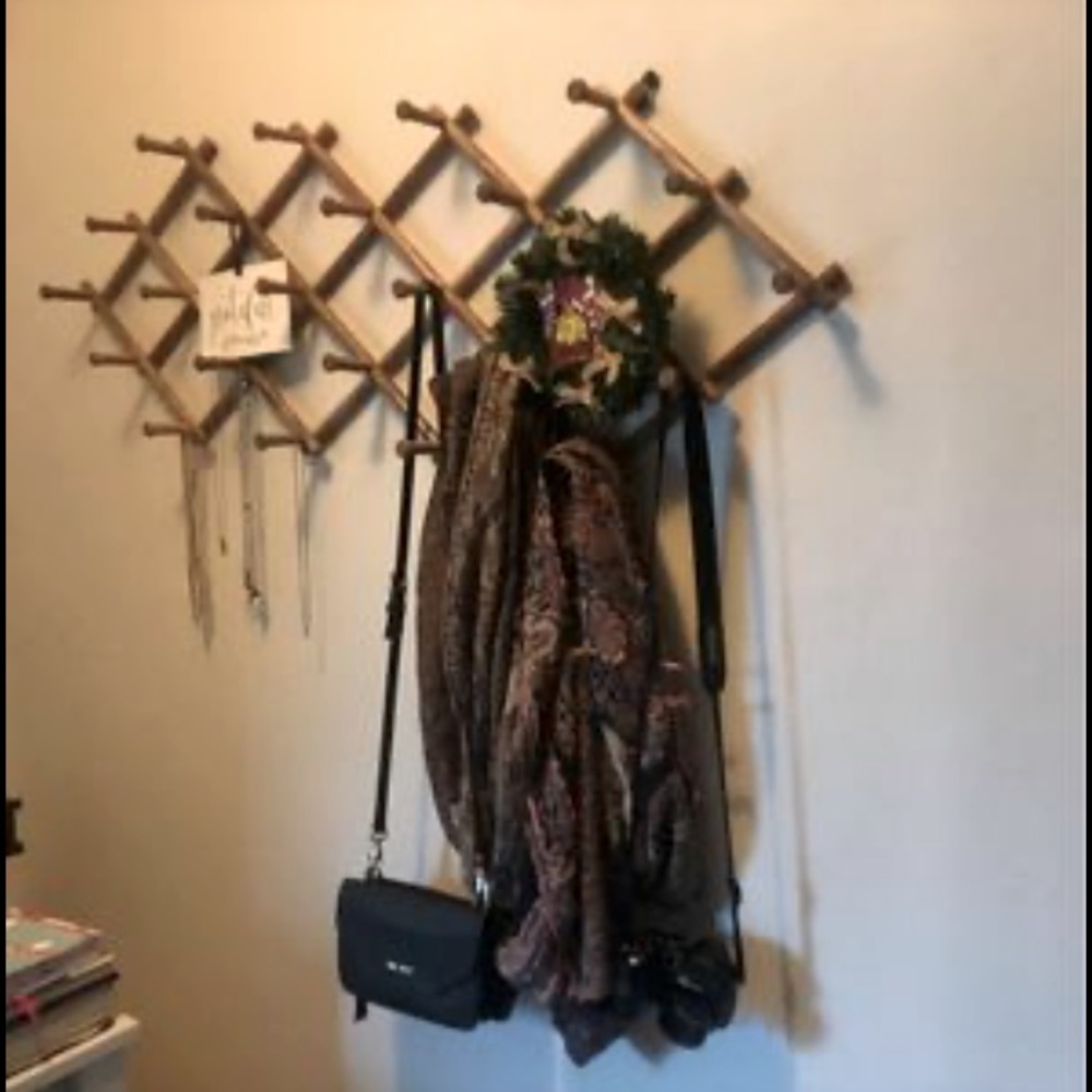 According rack - Picture 2 of 2